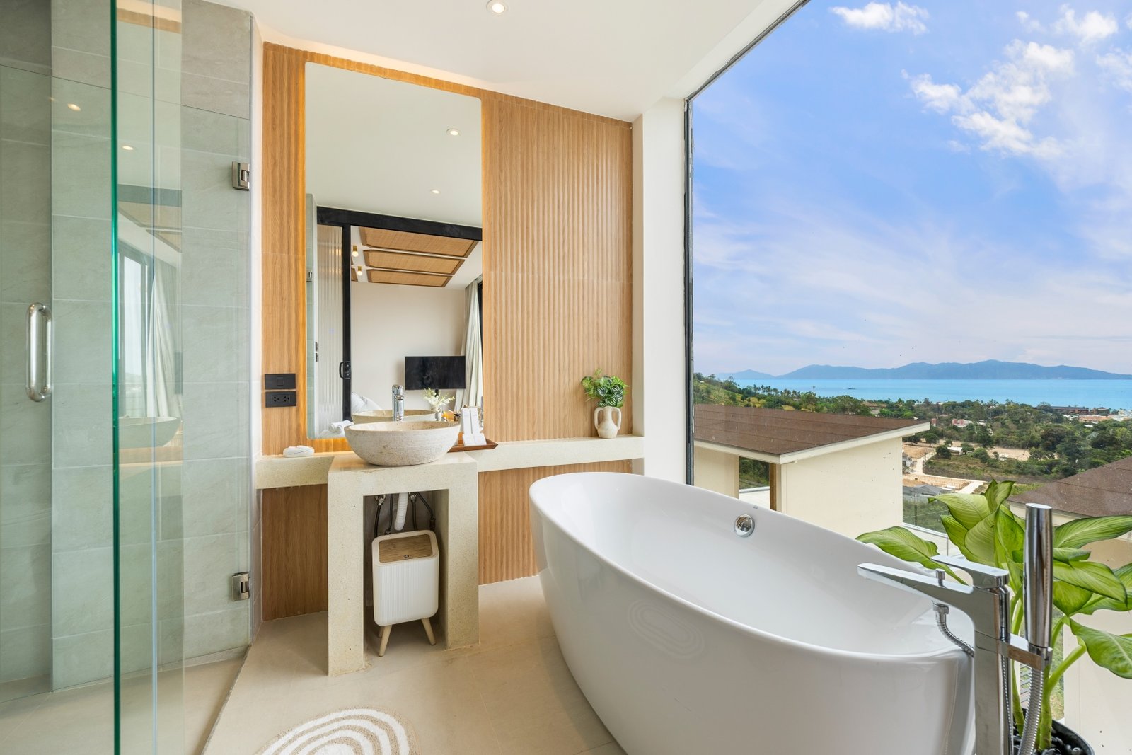 Villa bathroom with tub and sea view